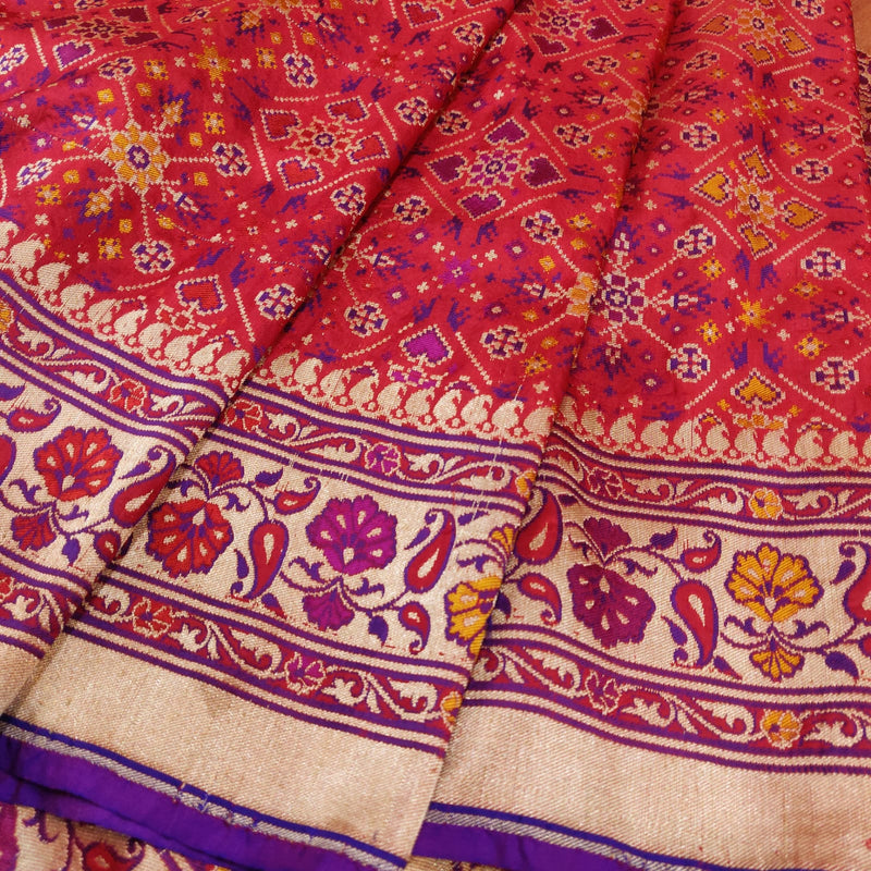 Red Colour Pure Katan Silk Handwoven Banarasi Saree