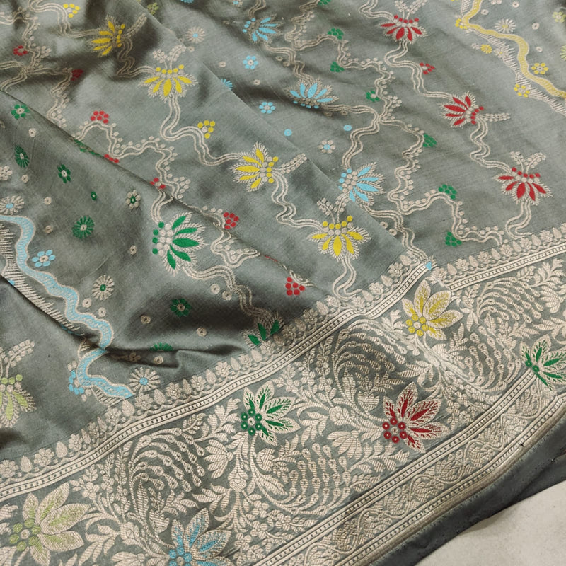 Gray Colour Pure Katan Silk Handwoven Banarasi Saree