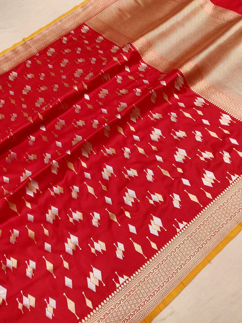 Red colour Pure Katan Silk Handwoven Banarasi Saree
