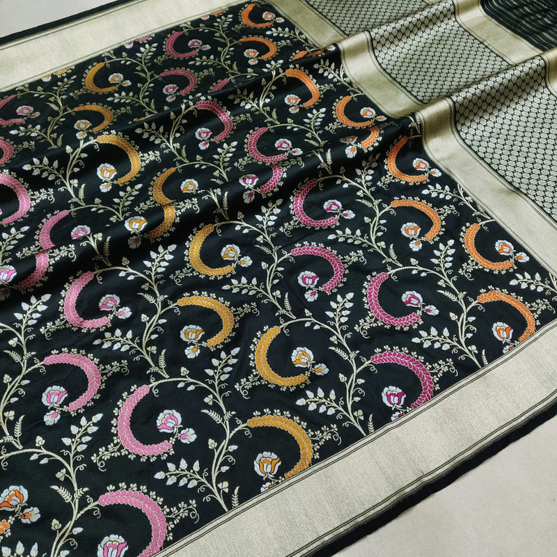 Black colour Pure Katan Silk Handwoven Banarasi Saree