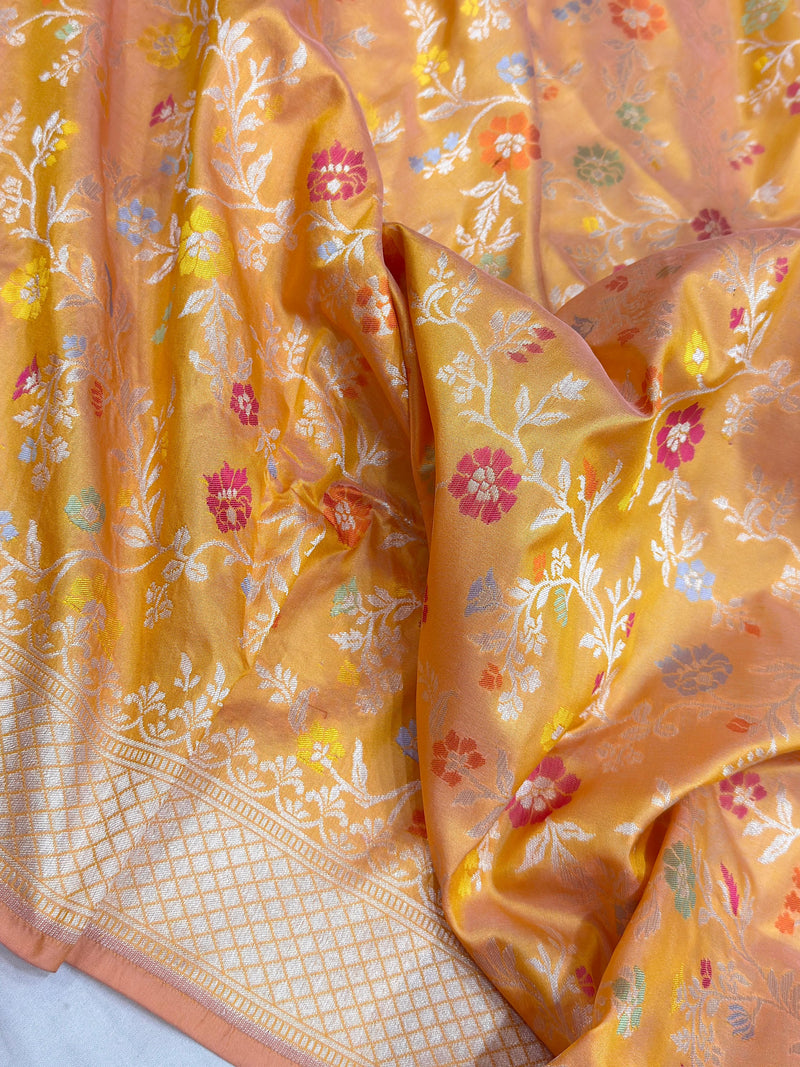 Yellow colour Dual Shade Pure Katan Silk Handwoven Banarasi Saree