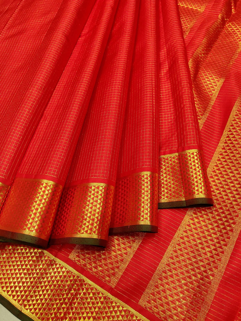 Red colour Pure Katan Silk Handwoven Banarasi Saree